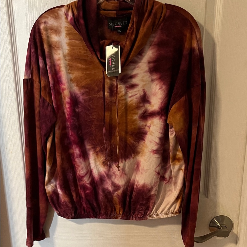 NWT Discreet Multicolor Tie-Dye Jersey. Size XL.